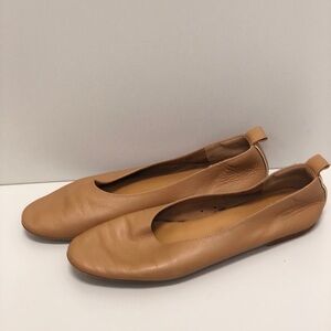 Everlane The Day Glove Flat in Toasted Almond leather round toe slip on ballet